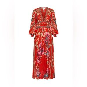 Button Dress With Shaped
Waistband
And The Queen Wore Red